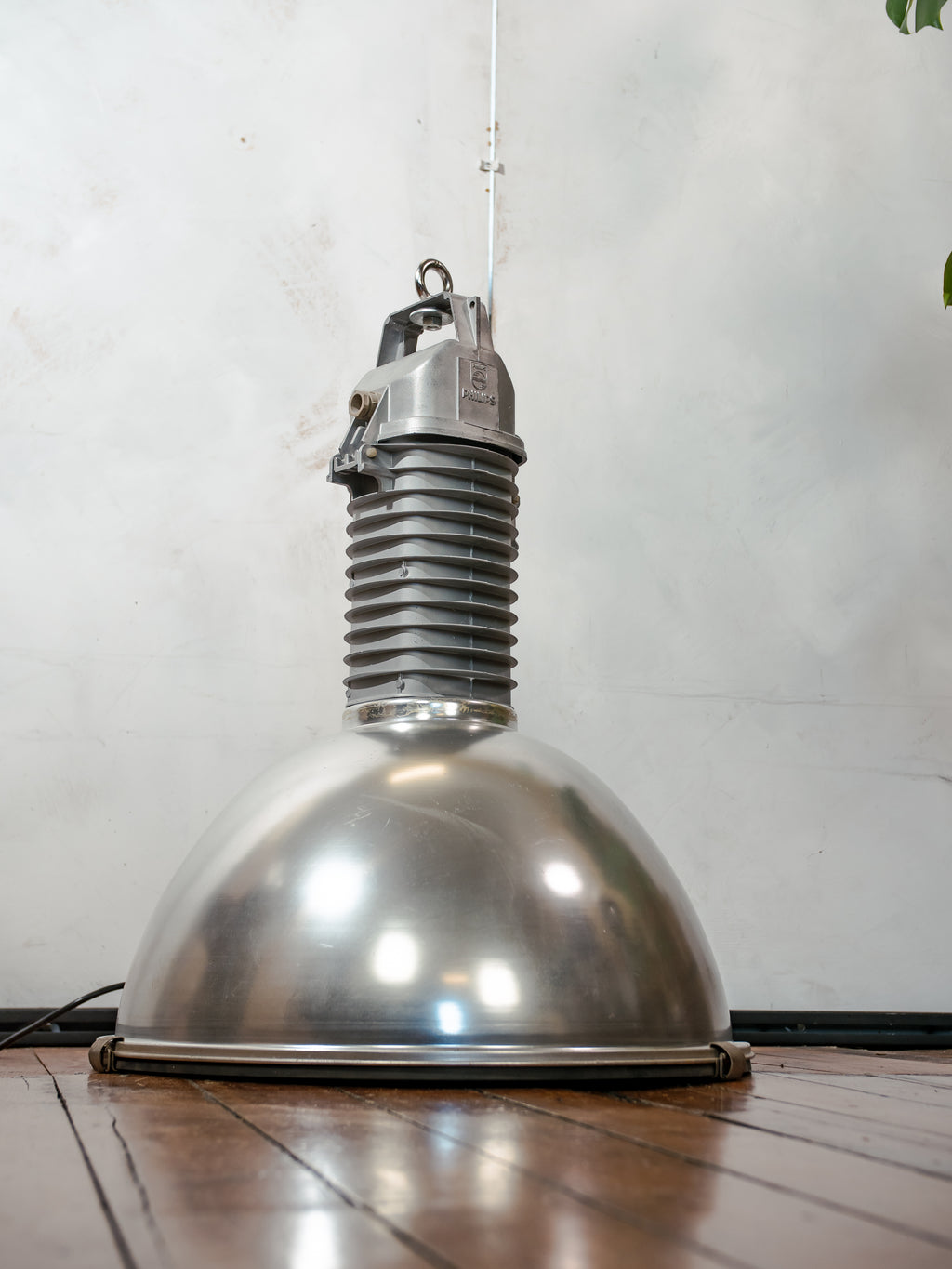 Grote industriële hanglamp uit de jaren 50 van Philips Holland, gerenoveerde hanglamp van aluminium met plexiglas cover, decoratie voor kookeiland