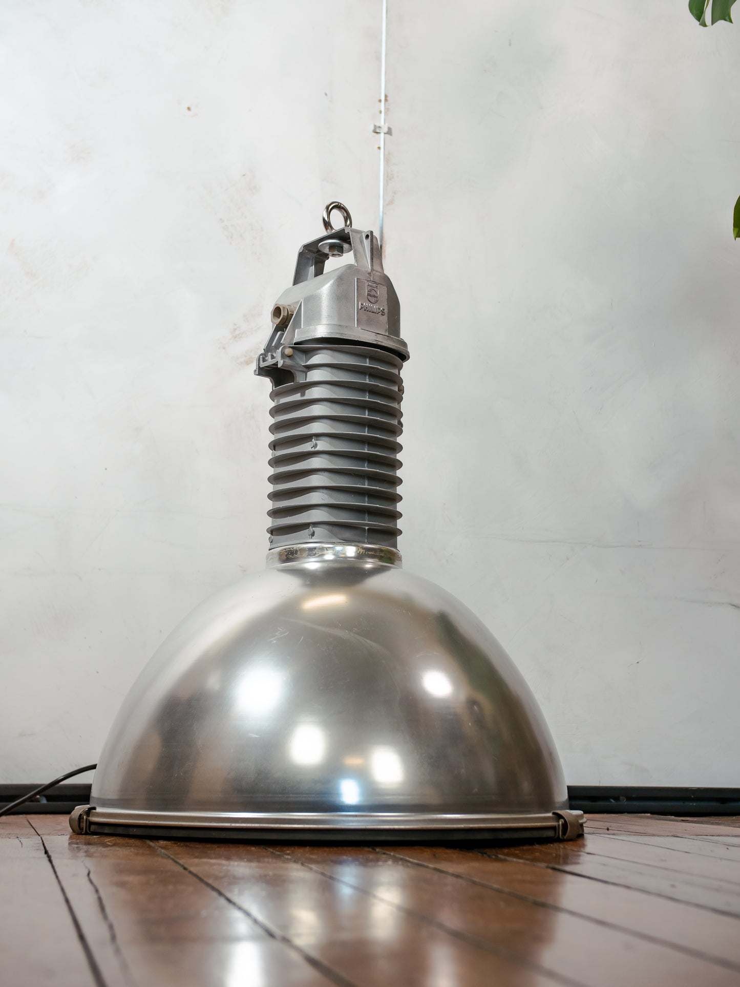 Grote industriële hanglamp uit de jaren 50 van Philips Holland, gerenoveerde hanglamp van aluminium met plexiglas cover, decoratie voor kookeiland