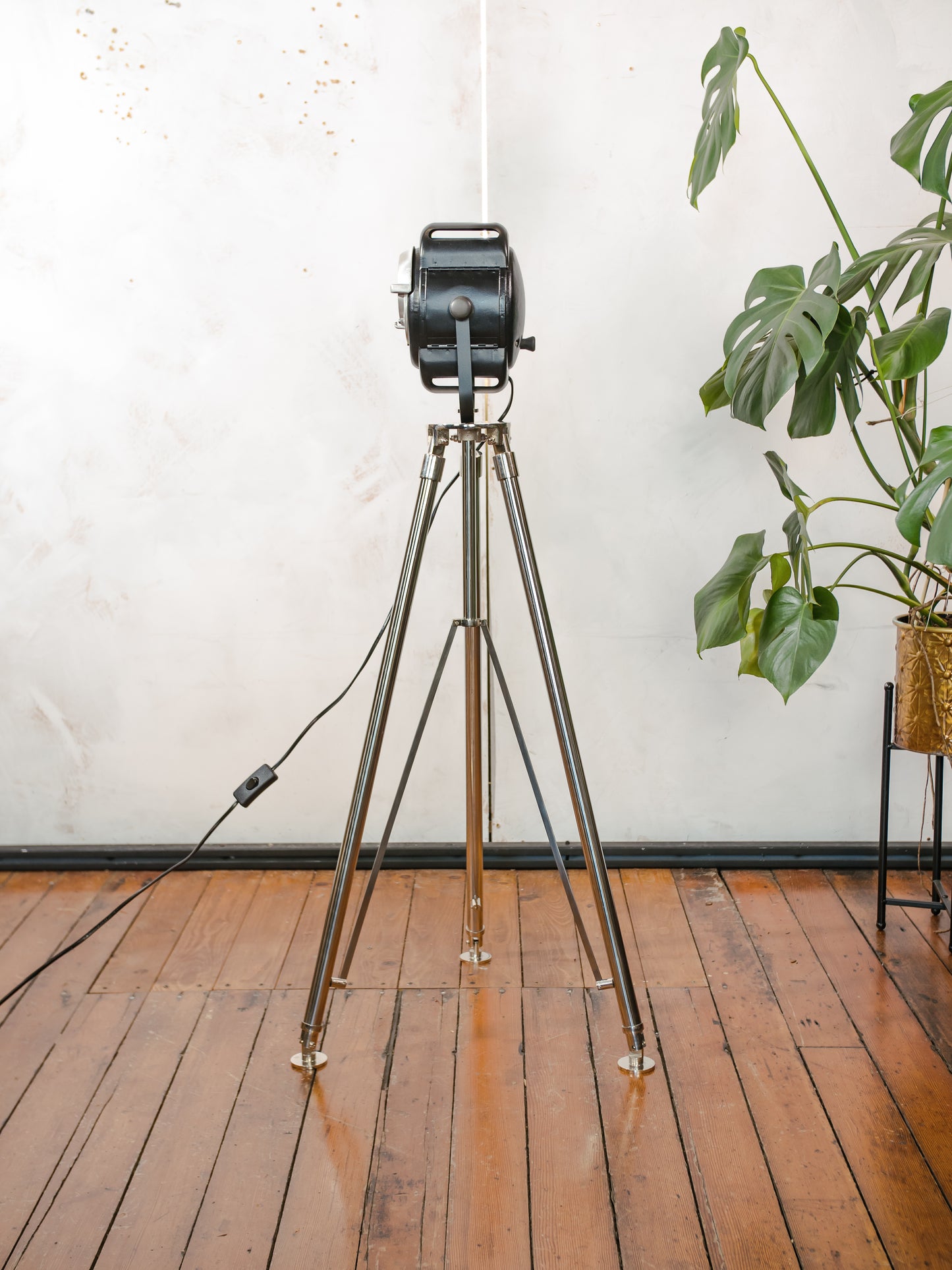 1950s A.E. Cremer Baby spotlight Black Floor lamp, Vintage French Theatre Light on Chrome Tripod, Rare model with two doors