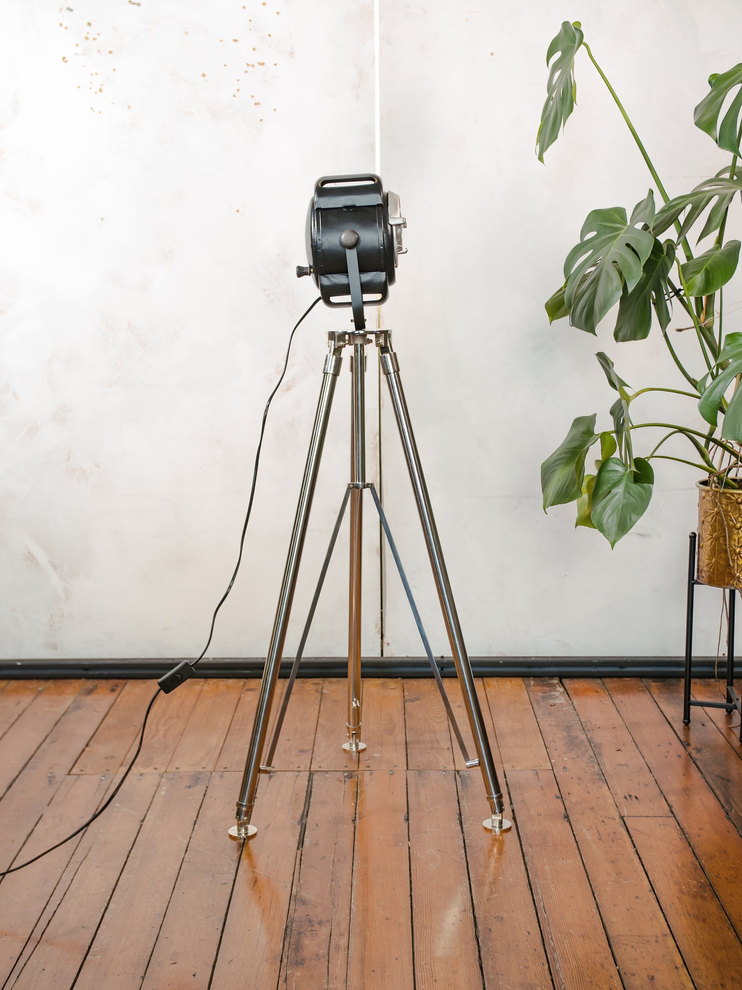 1950s A.E. Cremer Baby spotlight Black Floor lamp, Vintage French Theatre Light on Chrome Tripod, Rare model with two doors