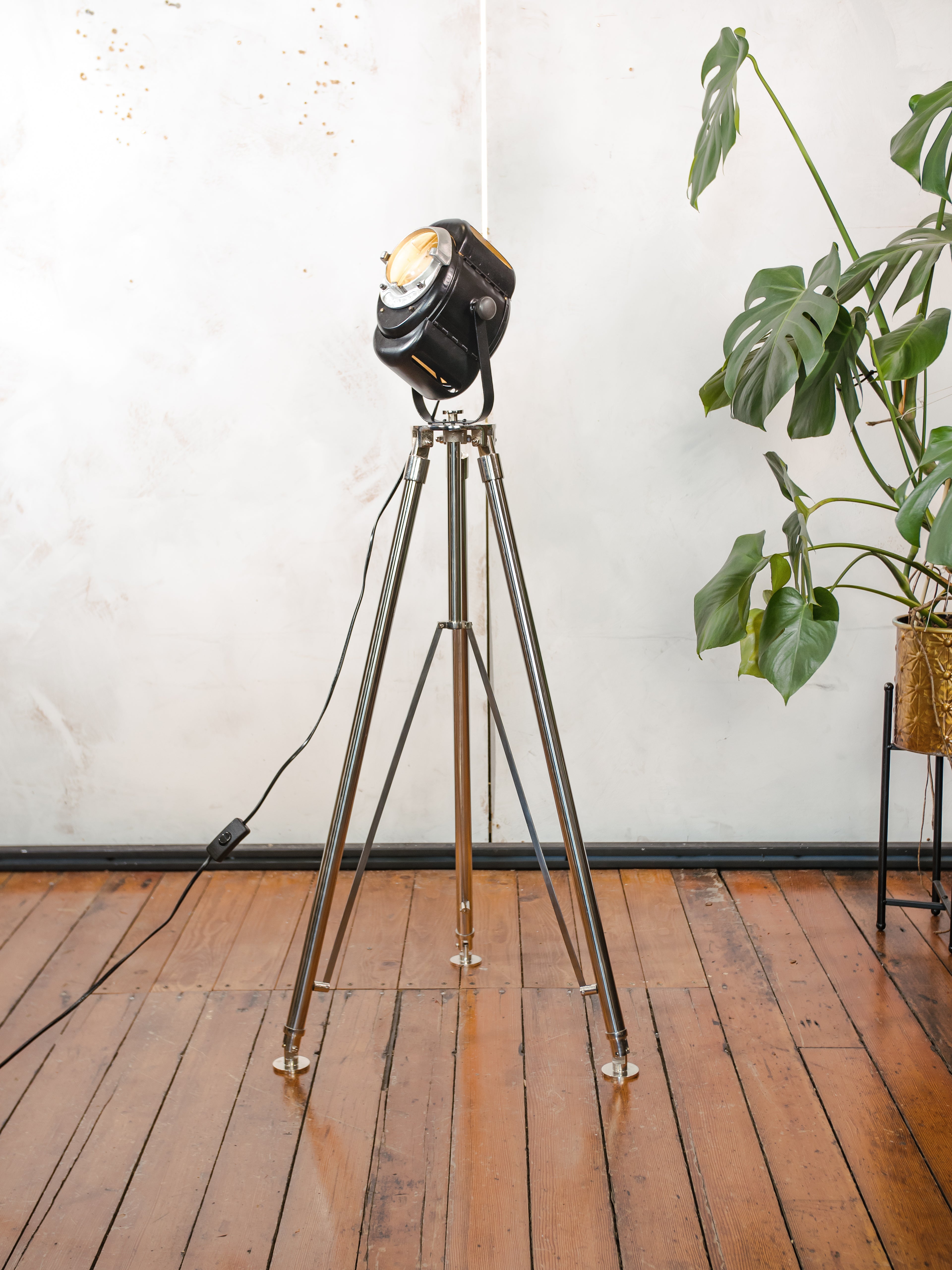1950s A.E. Cremer Baby spotlight Black Floor lamp, Vintage French Theatre Light on Chrome Tripod, Rare model with two doors