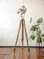 Mole Richardson Super Pup 1940s, Gray Hollywood Film Spotlight Floor lamp, Rare Stage light on Vintage Wooden Surveyor Tripod