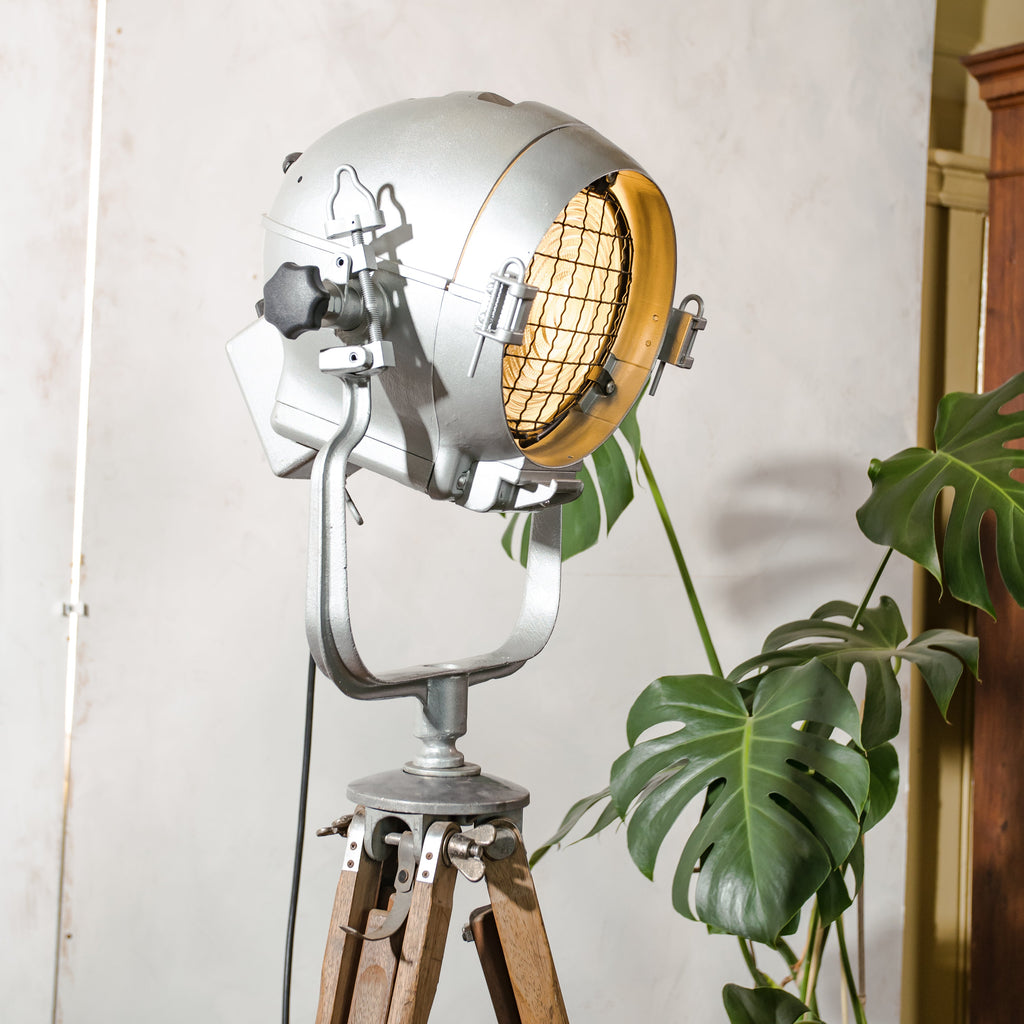 Mole Richardson Super Pup 1940s, Gray Hollywood Film Spotlight Floor lamp, Rare Stage light on Vintage Wooden Surveyor Tripod