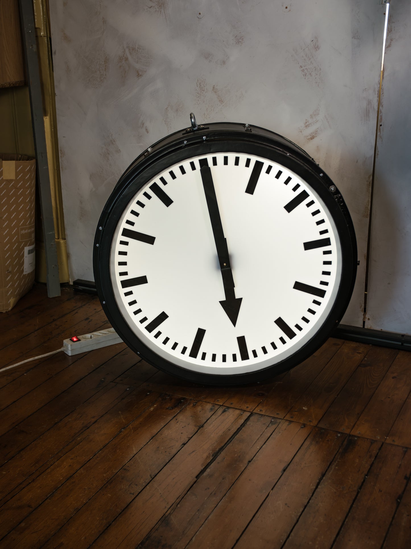Vintage stationsklok dubbelzijdig met verlichting van RFT, jaren 50 Rundfunk und Fermelde Technik Duitsland, diameter Ø75 CM, LED en Quartz omgebouwd