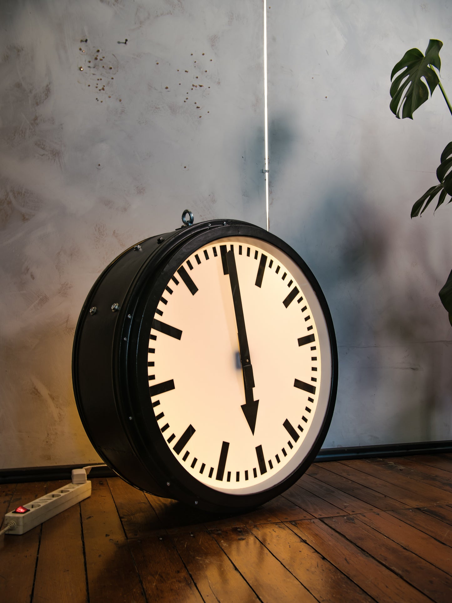 Vintage stationsklok dubbelzijdig met verlichting van RFT, jaren 50 Rundfunk und Fermelde Technik Duitsland, diameter Ø75 CM, LED en Quartz omgebouwd
