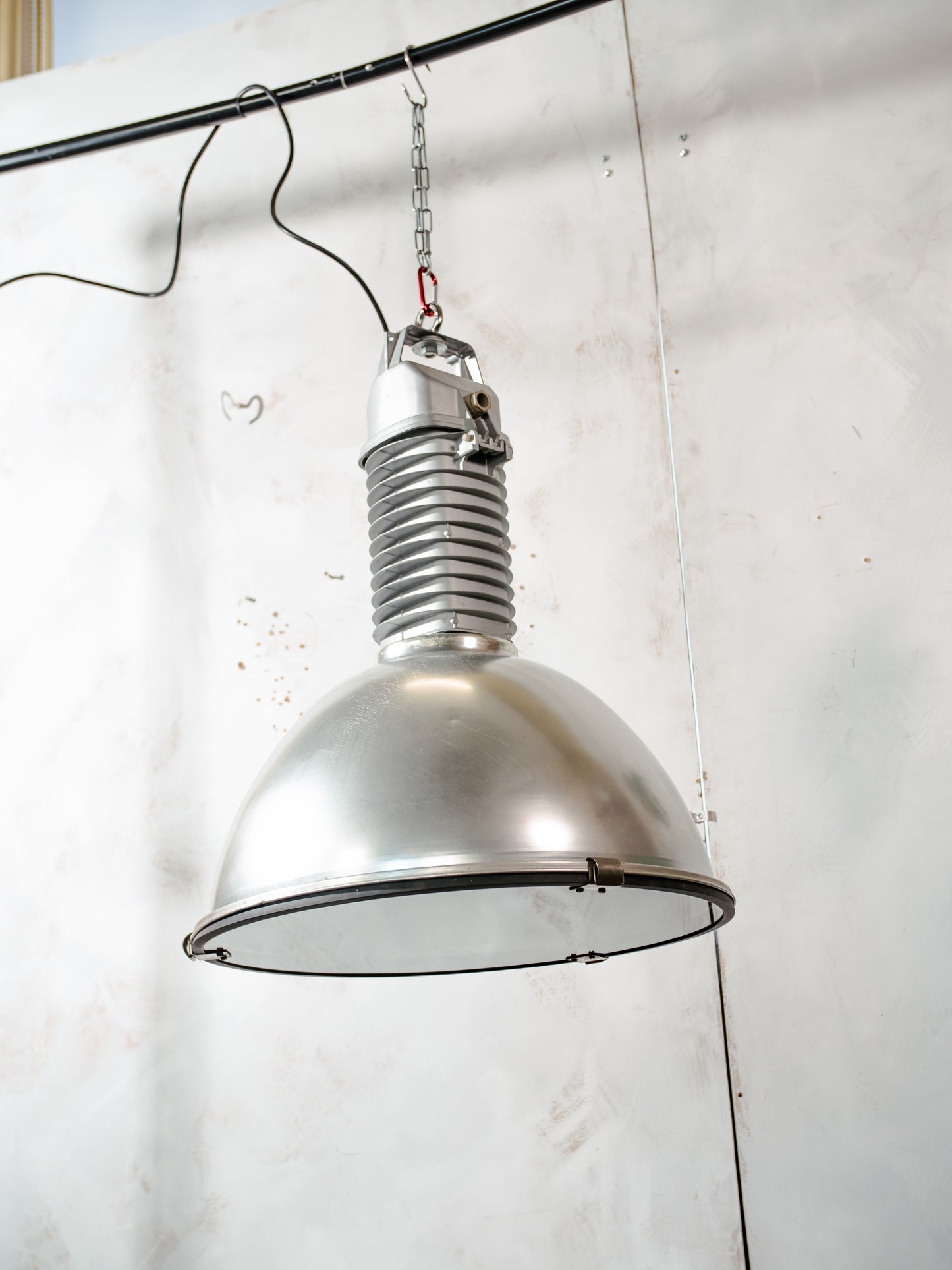 Grote industriële hanglamp uit de jaren 50 van Philips Holland, gerenoveerde hanglamp van aluminium met plexiglas cover, decoratie voor kookeiland