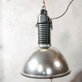 Vintage fabriekshanglamp uit de jaren 50 van Philips, industriële hanglamp gemaakt in Nederland, zwarte bovenkant met aluminium kap en plexiglas deksel
