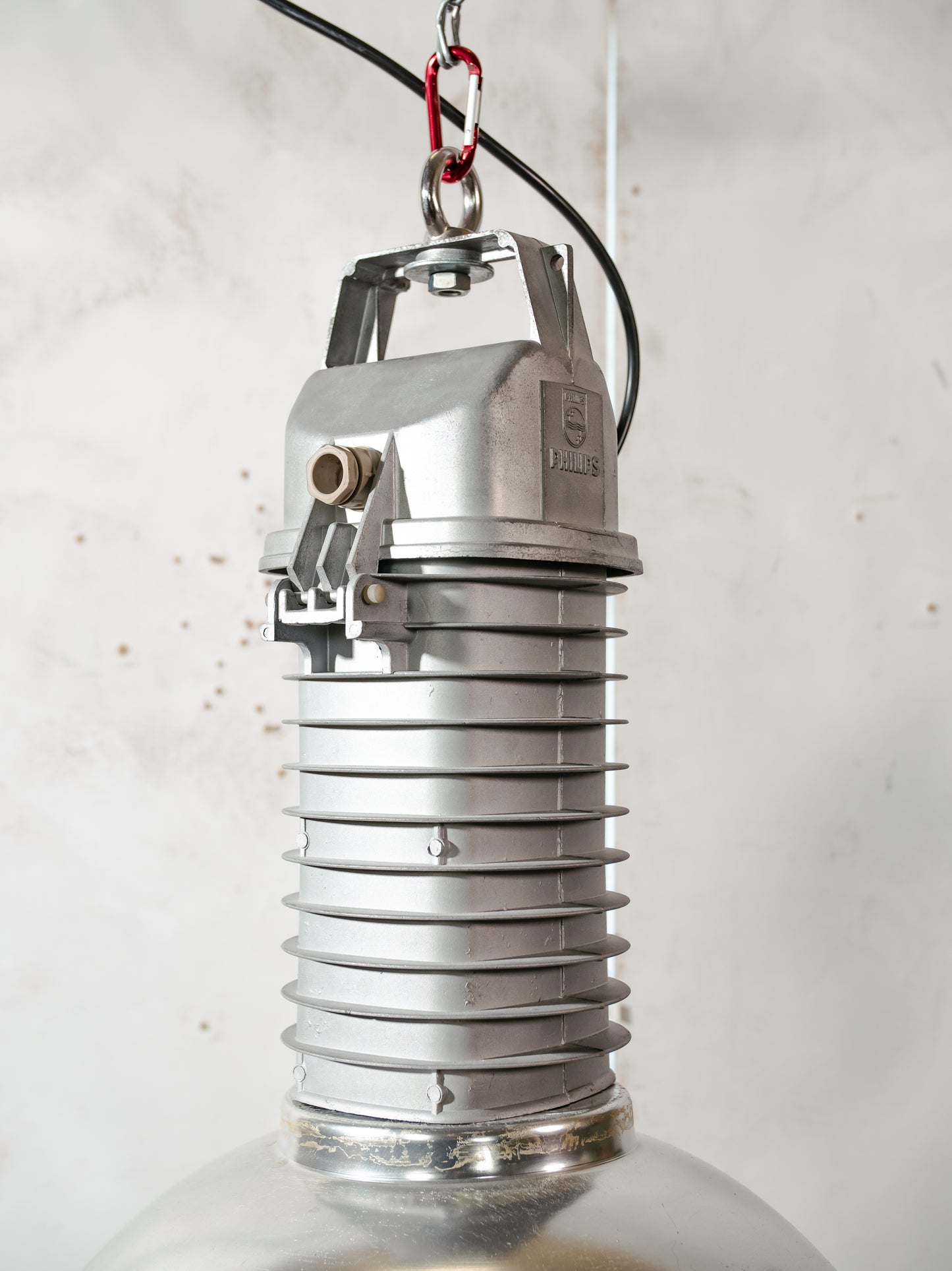 Grote industriële hanglamp uit de jaren 50 van Philips Holland, gerenoveerde hanglamp van aluminium met plexiglas cover, decoratie voor kookeiland