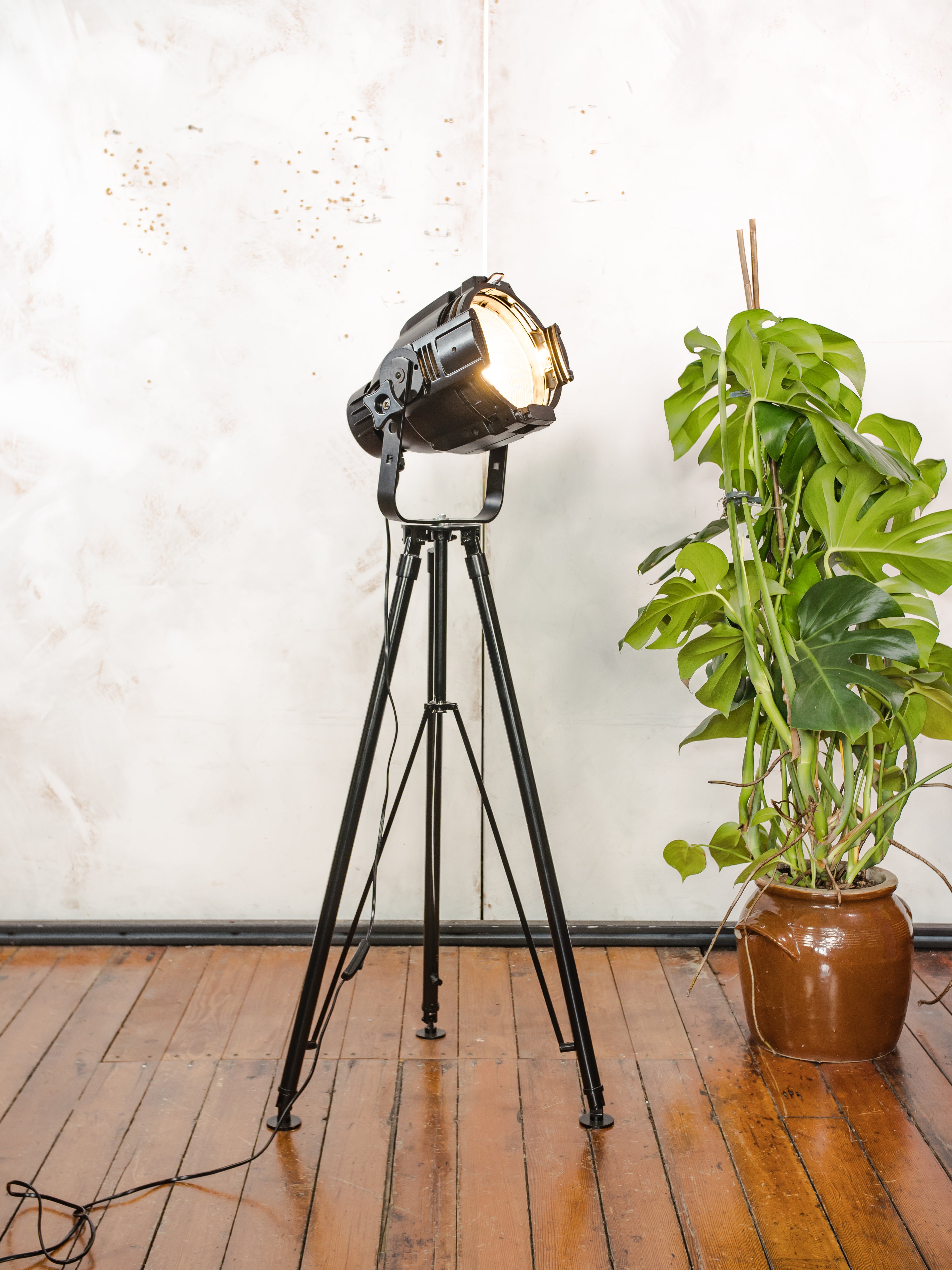 Vintage zwarte podium theaterspot vloerlamp | Industriële theaterlamp op zwart metalen statief