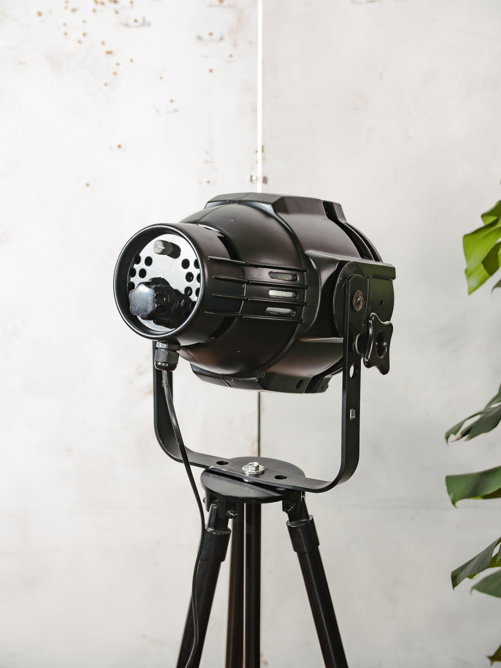 Vintage zwarte podium theaterspot vloerlamp | Industriële theaterlamp op zwart metalen statief