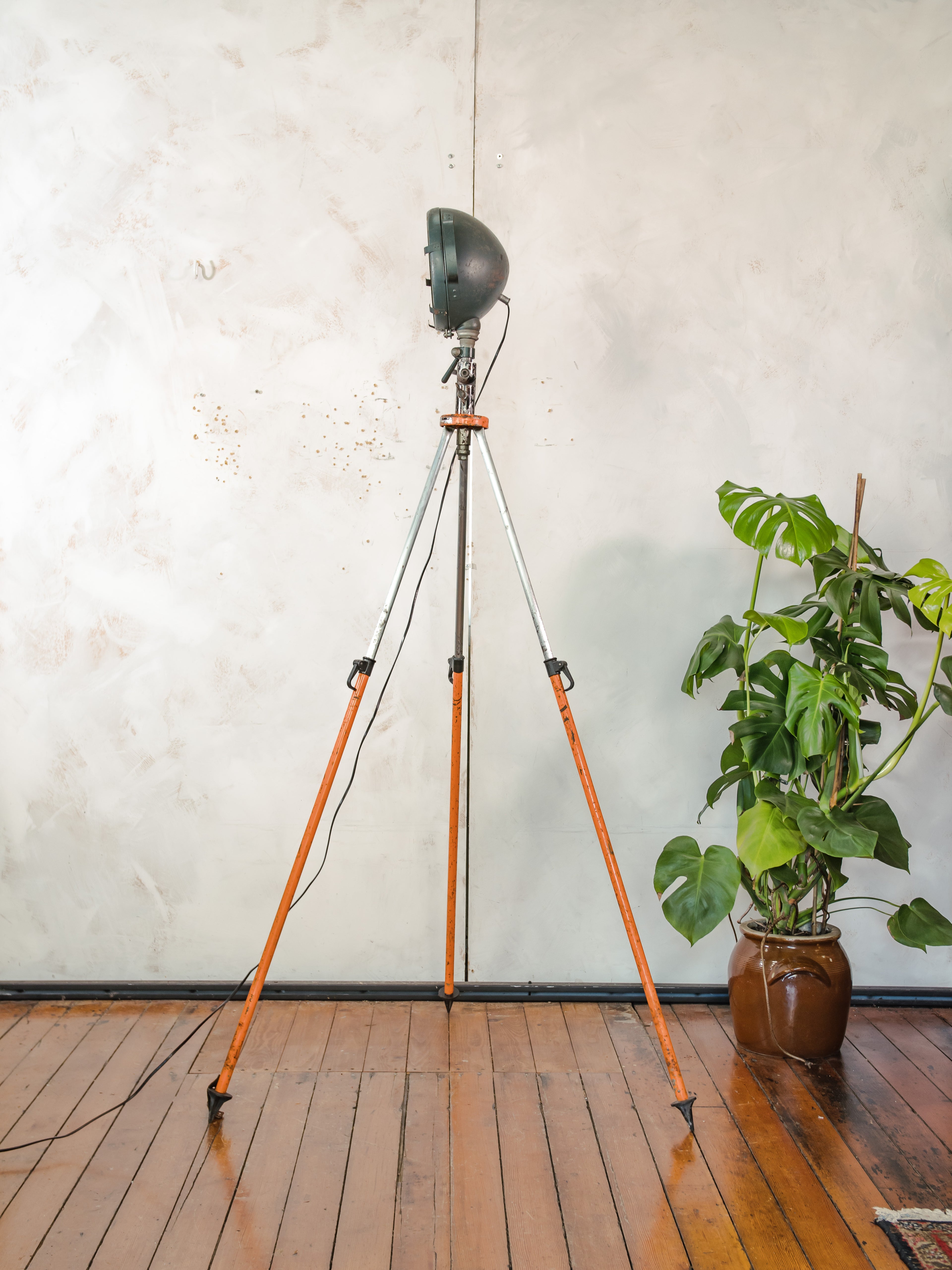 Bosch Eisemann Militaire Zoeklicht Vloerlamp | Vintage Veldzoeklicht op Originele Bosch Statief