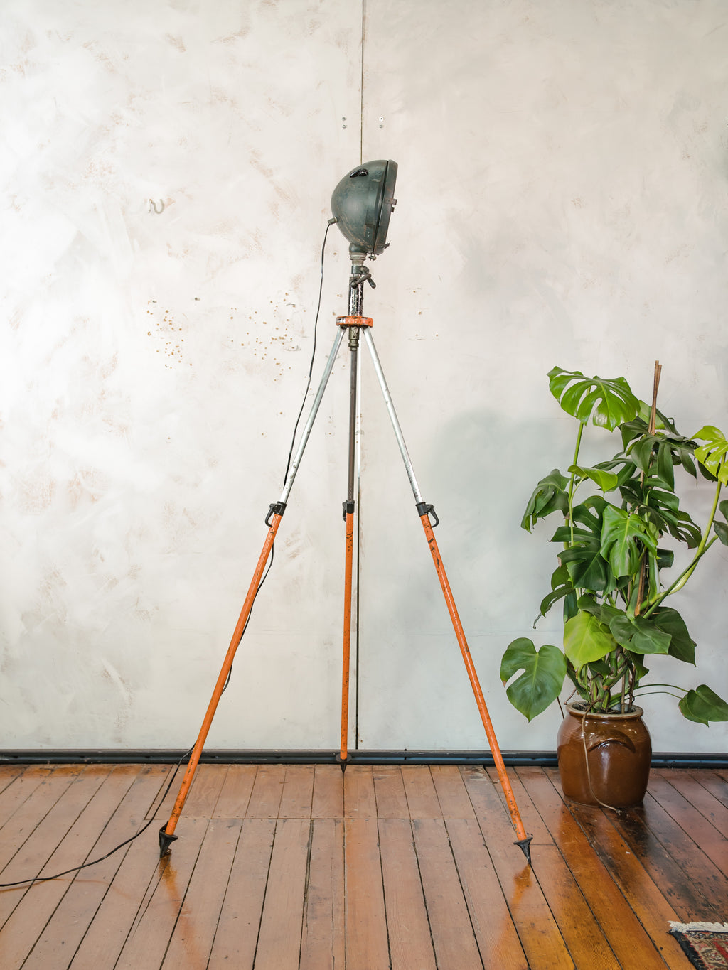 Bosch Eisemann Militaire Zoeklicht Vloerlamp | Vintage Veldzoeklicht op Originele Bosch Statief