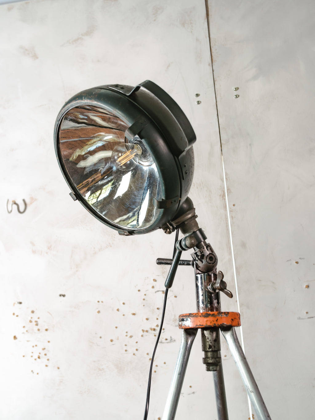 Bosch Eisemann Militaire Zoeklicht Vloerlamp | Vintage Veldzoeklicht op Originele Bosch Statief