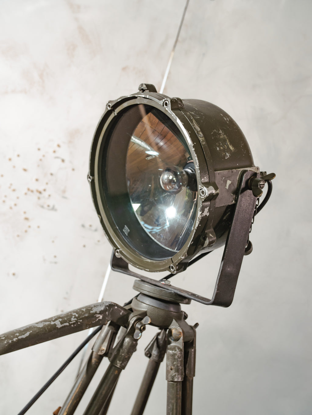 Leopard 1 Tank Signaal lamp Vloerlamp | Nederlandse Landmacht JWO Morselicht op Ertel-Werk Statief