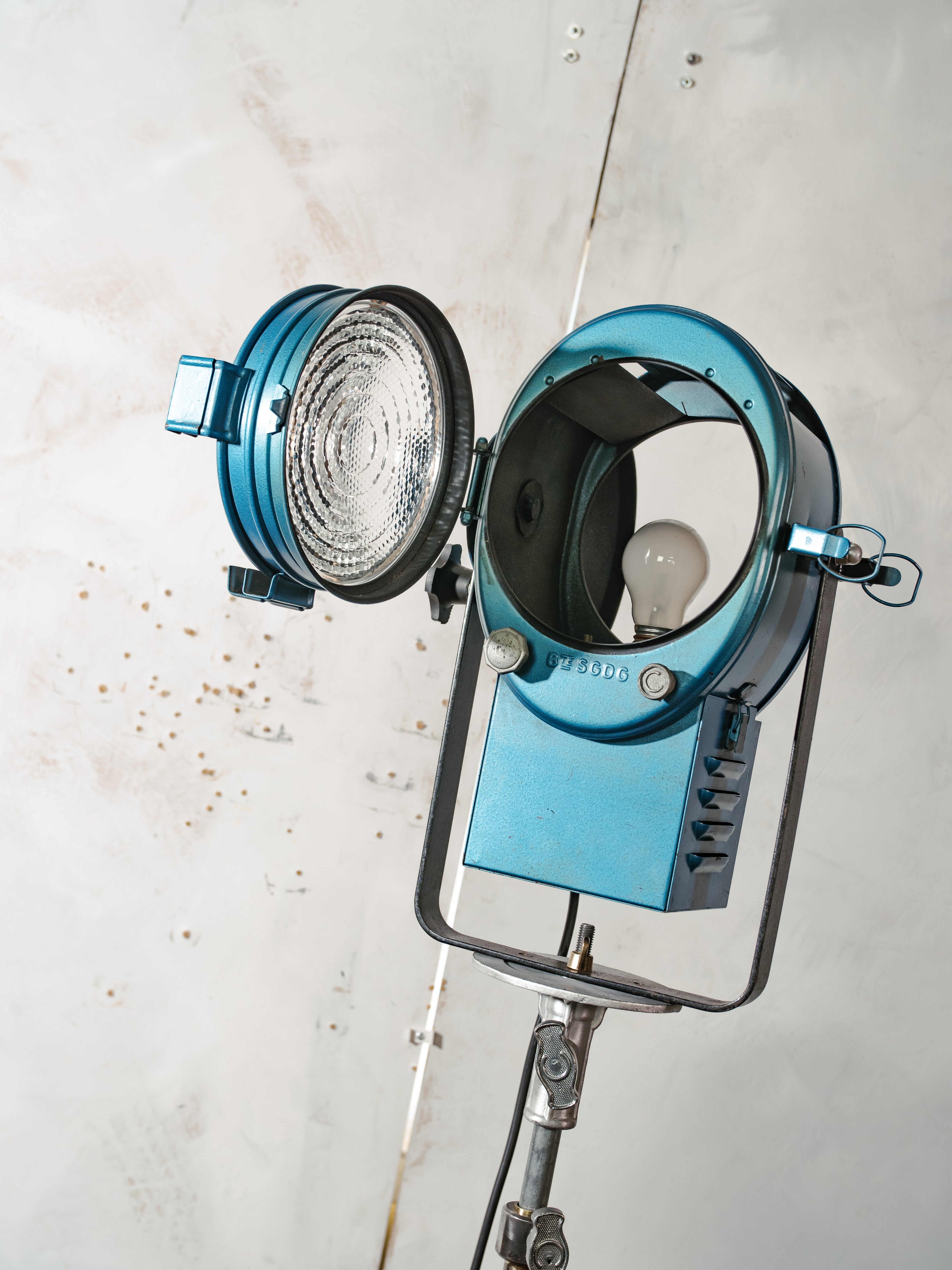 A.E. Cremer Paris Blue Fresnel Theatre Spotlight Floor Lamp | 1950s Studio Light on ori Steel Tripod