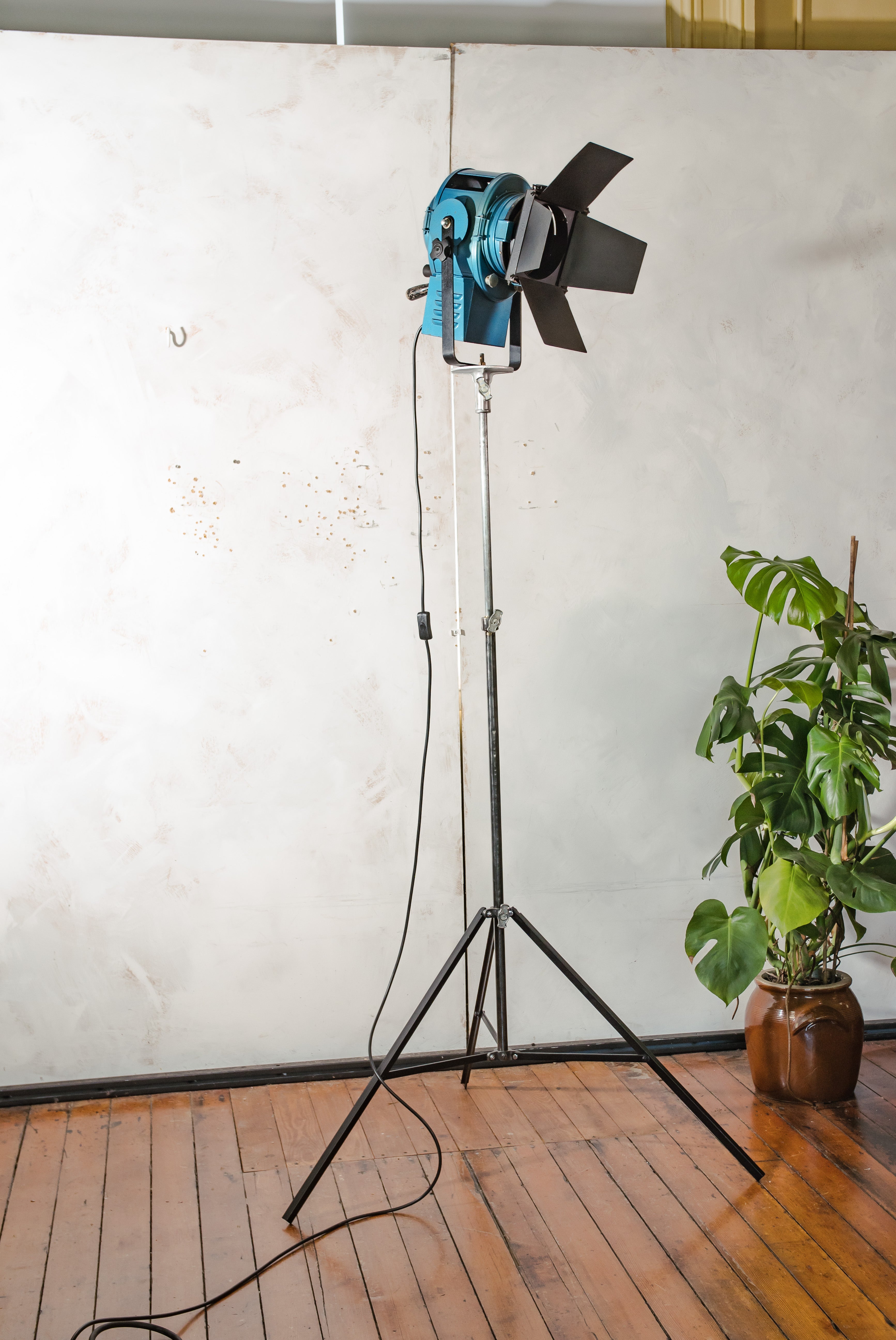 A.E. Cremer Paris Blue Fresnel Theatre Spotlight Floor Lamp | 1950s Studio Light on ori Steel Tripod