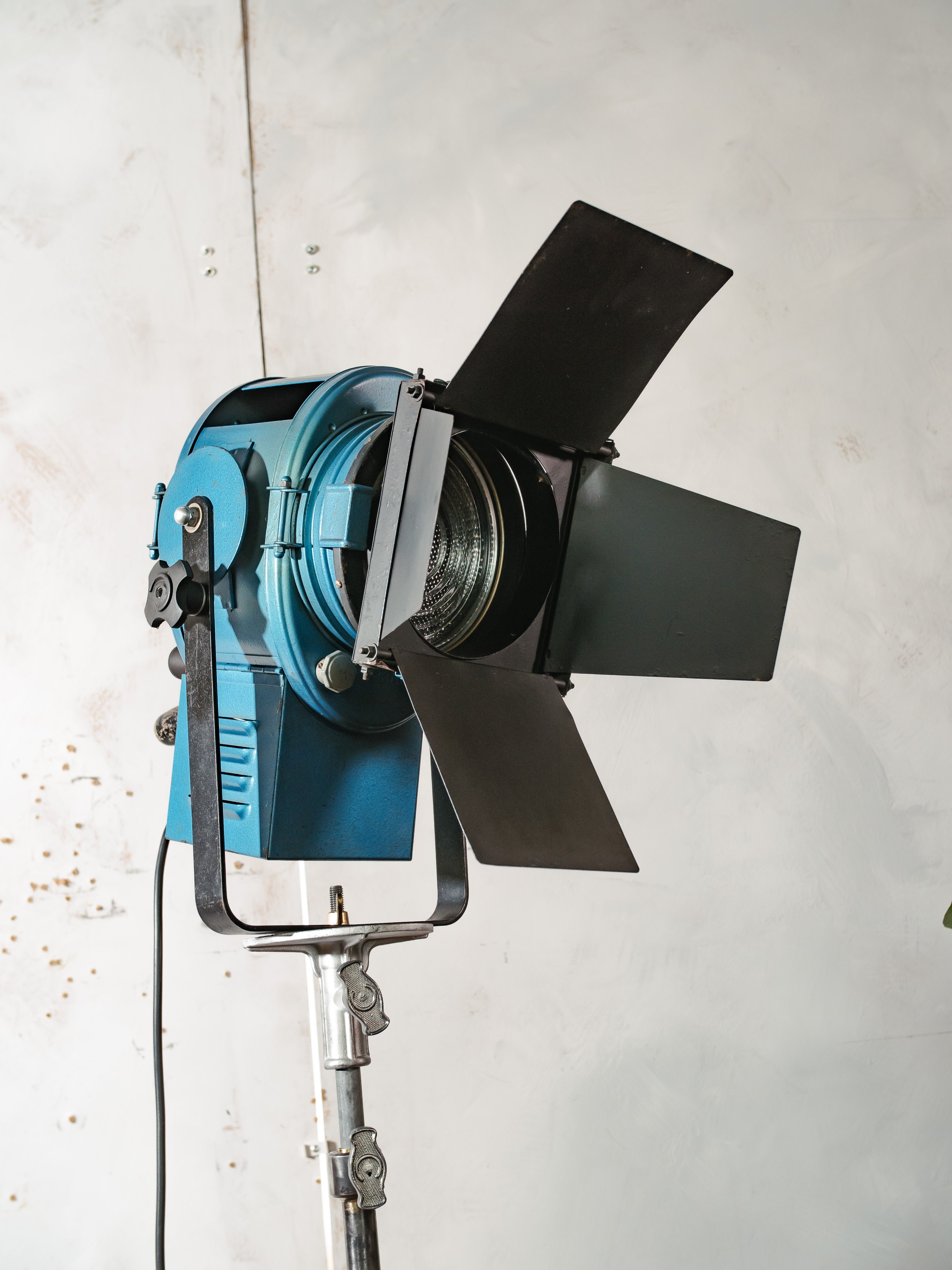 A.E. Cremer Paris Blue Fresnel Theatre Spotlight Floor Lamp | 1950s Studio Light on ori Steel Tripod