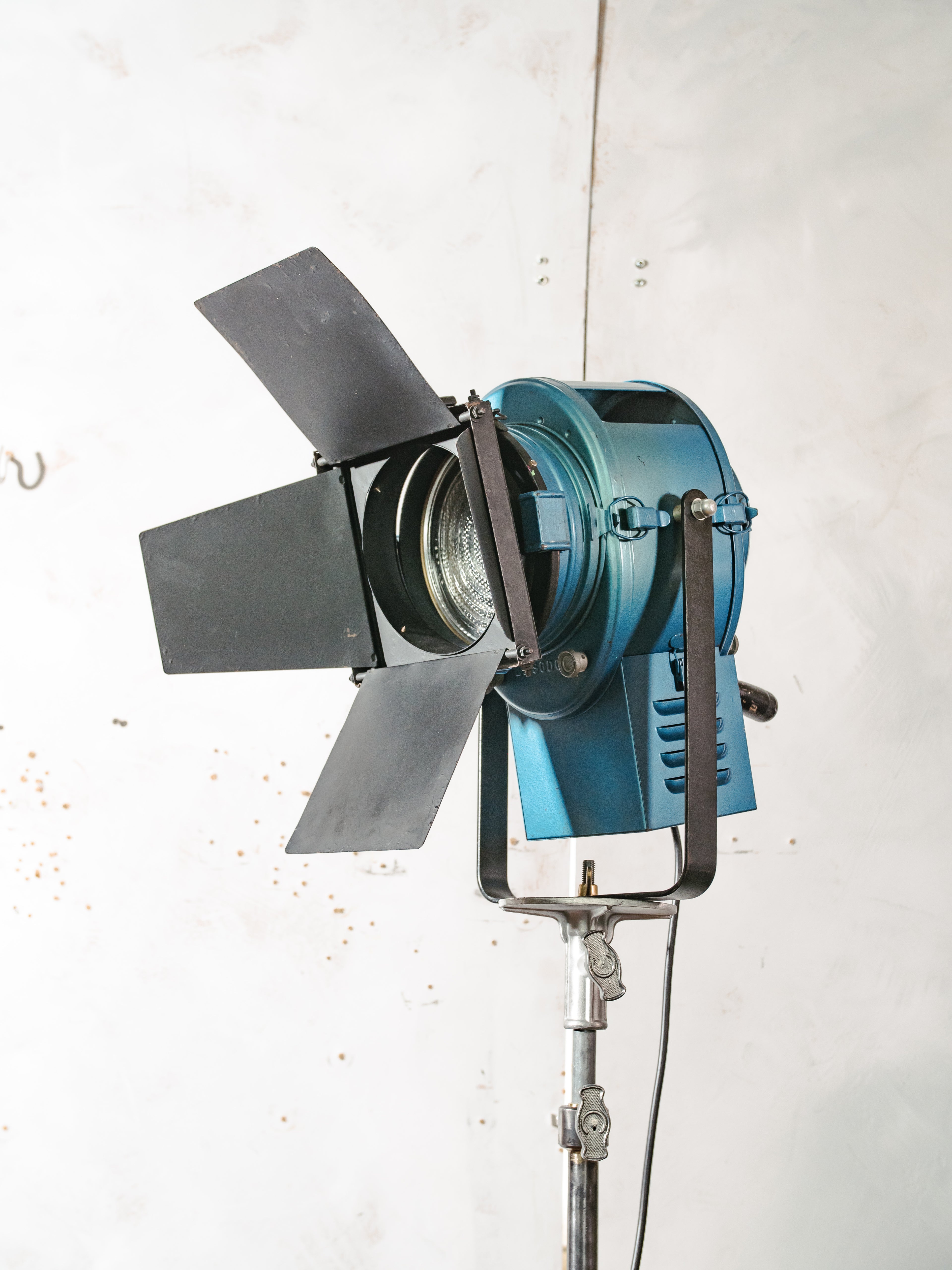 A.E. Cremer Paris Blue Fresnel Theatre Spotlight Floor Lamp | 1950s Studio Light on ori Steel Tripod