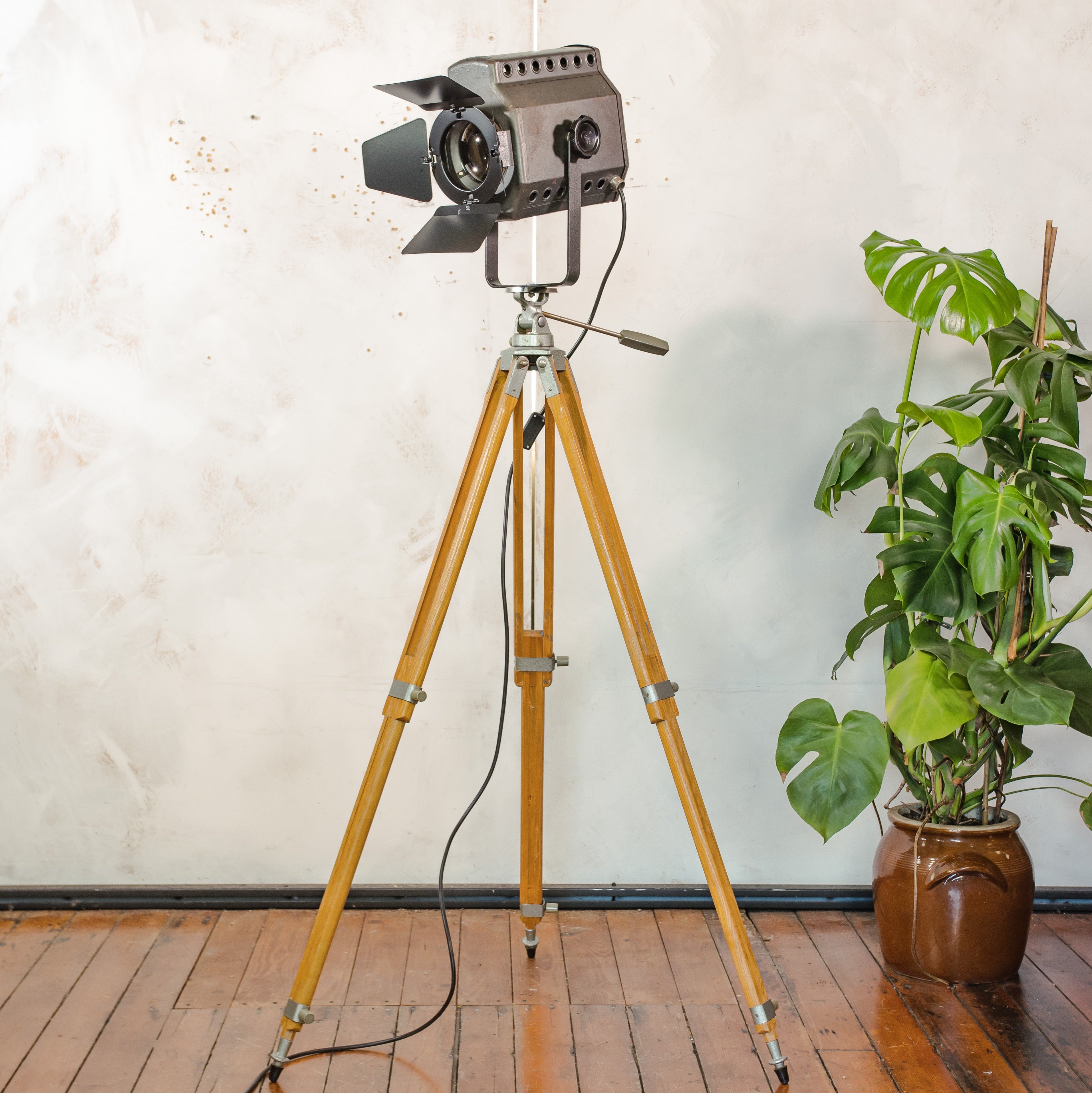 ADB BU.5 Belgium Studiospot Vloerlamp | Jaren 60 Hollywood Spotlight op Berlebach Mulda Fotostatief