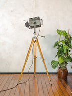 ADB BU.5 Belgium Studiospot Vloerlamp | Jaren 60 Hollywood Spotlight op Berlebach Mulda Fotostatief