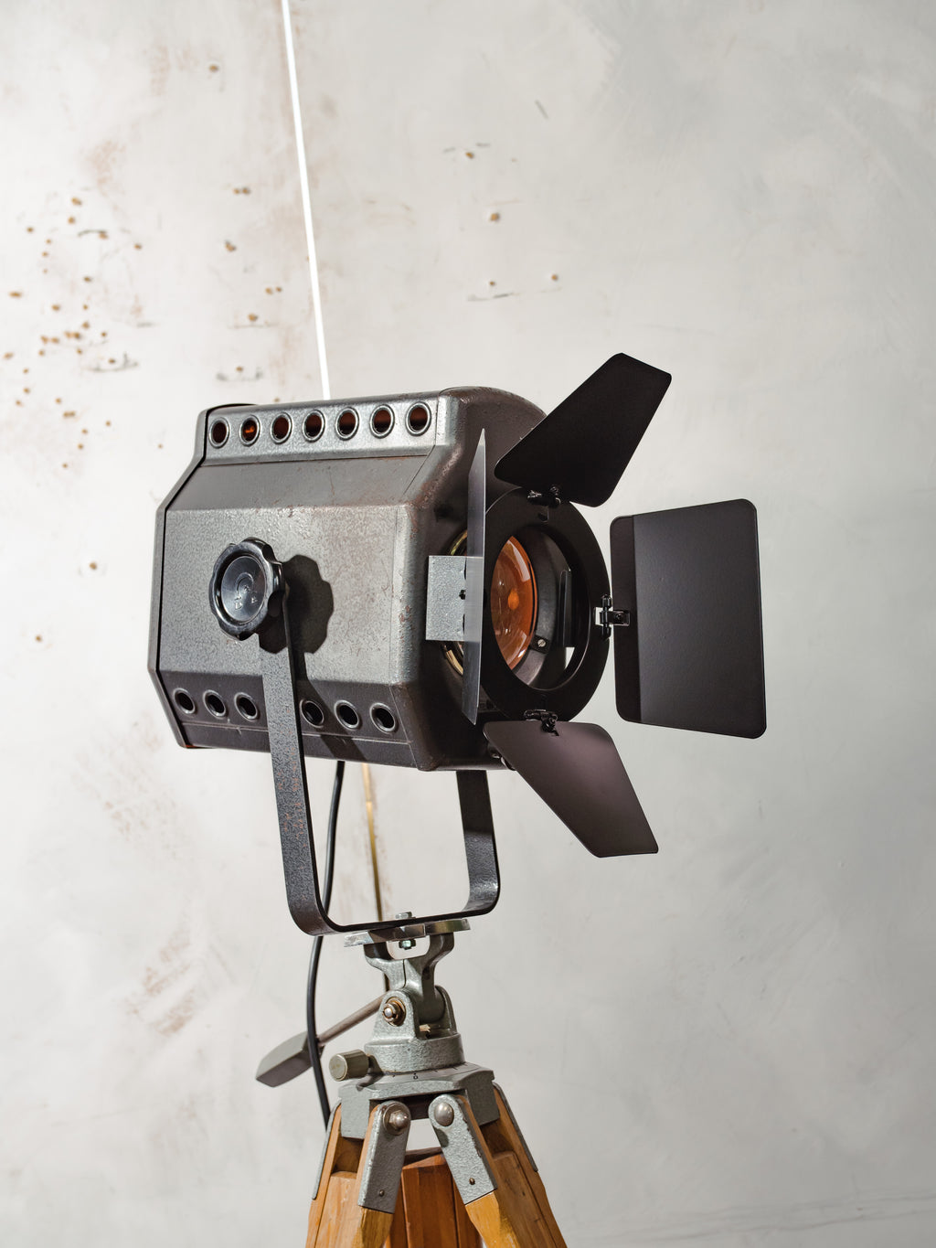 ADB BU.5 Belgium Studiospot Vloerlamp | Jaren 60 Hollywood Spotlight op Berlebach Mulda Fotostatief