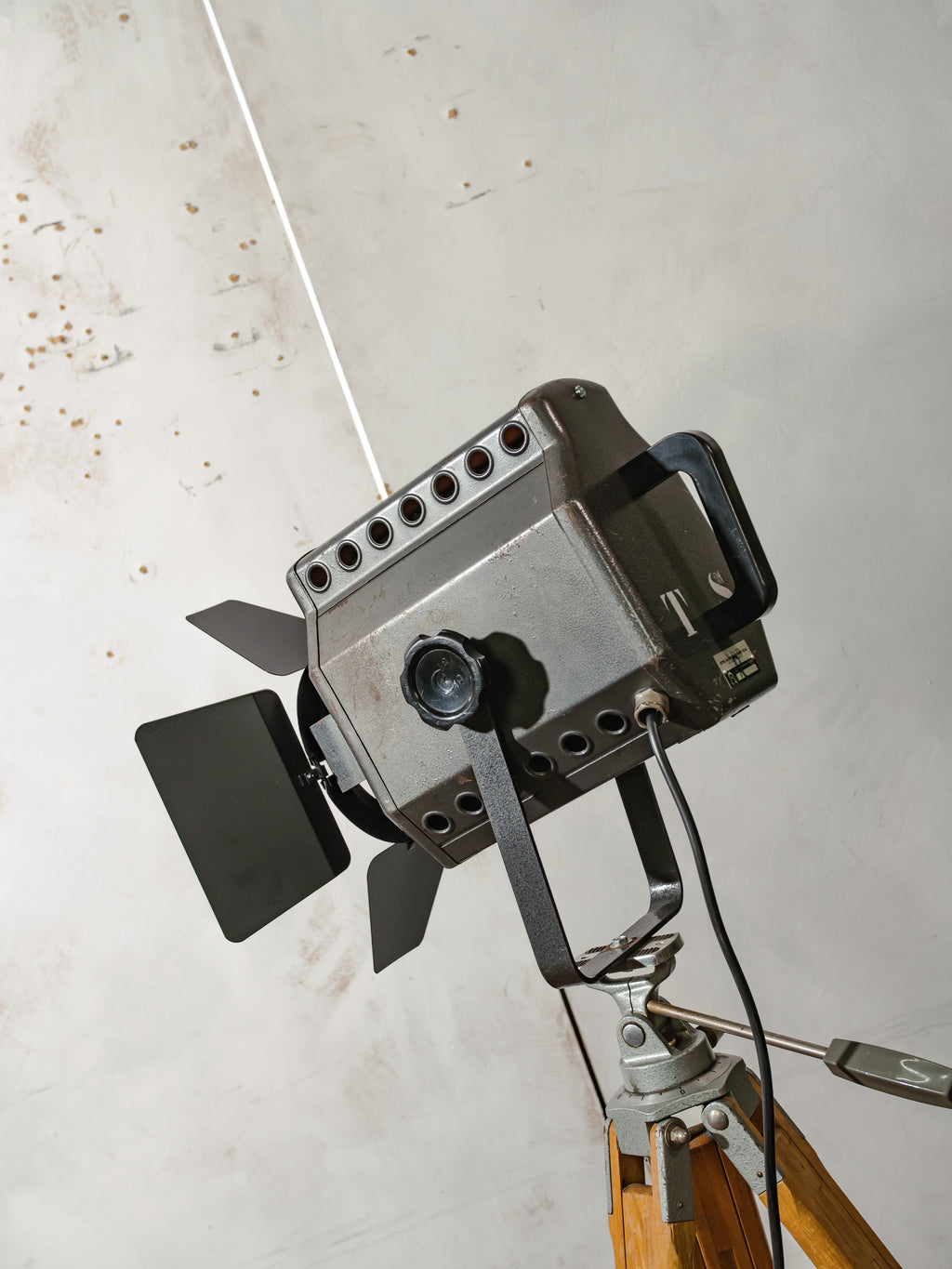 ADB BU.5 Belgium Studiospot Vloerlamp | Jaren 60 Hollywood Spotlight op Berlebach Mulda Fotostatief