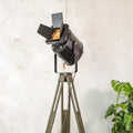 A.E. Cremer Paris Theater Spotlight Vloerlamp | Jaren 50 Barndoor Projector op Bundeswehr Landmeet statief