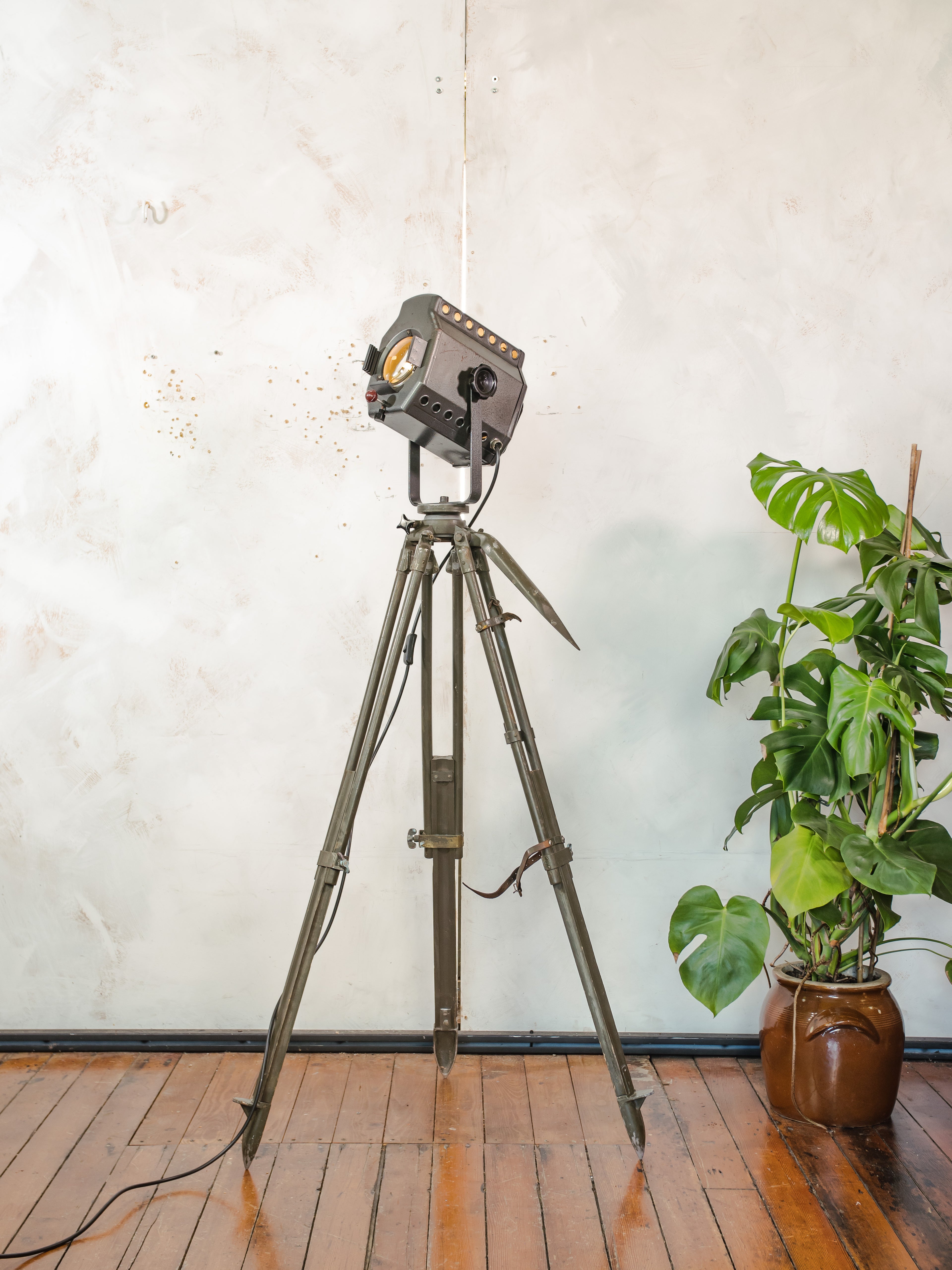 ADB BU.5 Belgian Studio Spotlight Floor Lamp | 1960s Stage Light on Ertel-Werk Bundeswehr Field Tripod