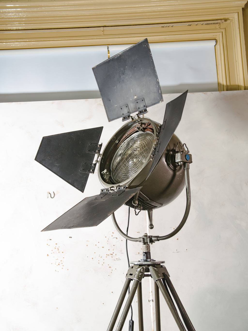 Mole Richardson 612 "Sputnik" Hollywood Film Spotlight | 1950s Bayerischer Rundfunk Studio Light on Bundeswehr Tripod