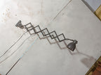 Bauhaus Scharnier schaarlamp van H. Th. J. A. Busquet voor Hala Zeist | Jaren 40 Nederlands Design Werkplaatslamp