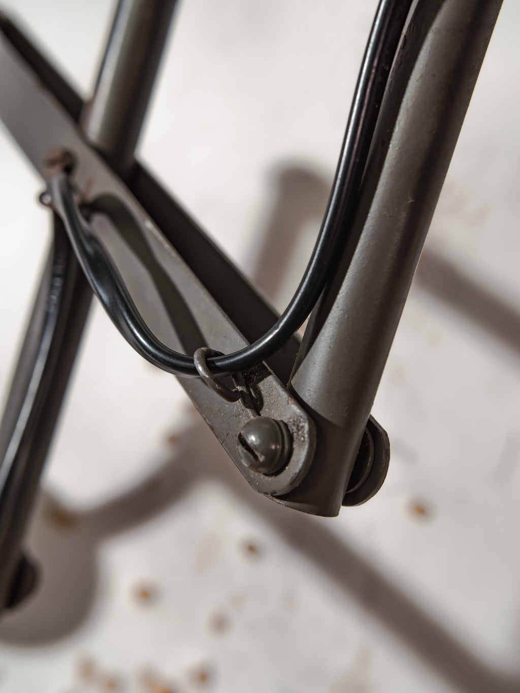 Bauhaus Scharnier schaarlamp van H. Th. J. A. Busquet voor Hala Zeist | Jaren 40 Nederlands Design Werkplaatslamp