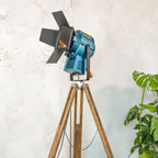 A.E. Cremer Paris Blauwe Fresnel Theaterspot Vloerlamp | Jaren 50 Studiolamp op Kern Aarau Landmeter-statief