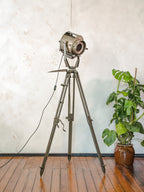 ADB SP.5 Belgische Theaterspot Vloerlamp | Jaren 60 500W Toneellamp op Ertel-Werk Bundeswehr Veldstatief