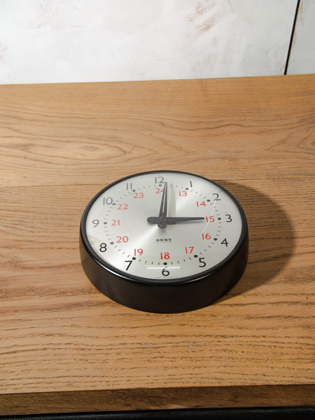 Gent of Leicester Slave Clock | Satin Black, Original 30-Second Movement, 24-Hour Dial Face