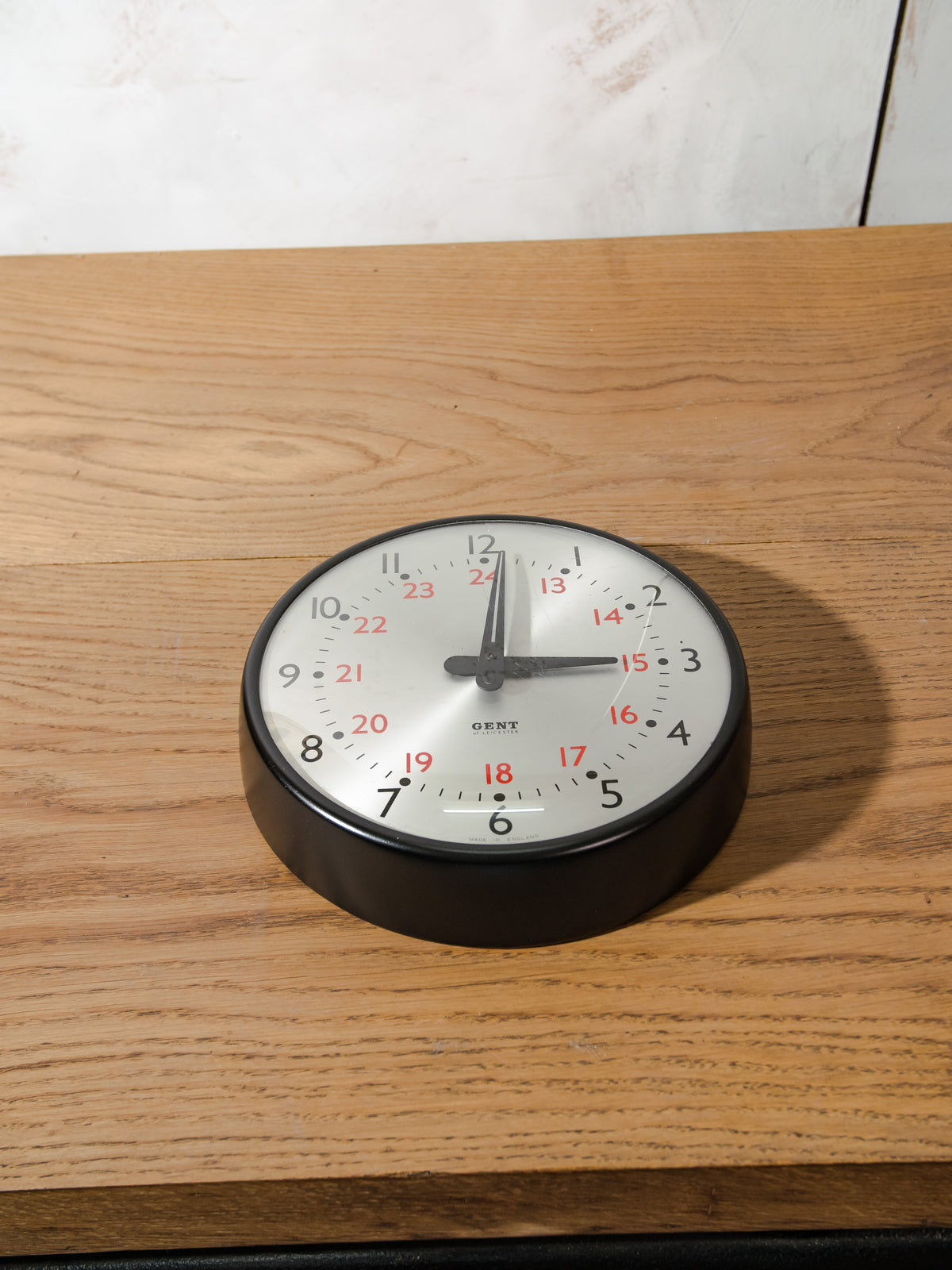Gent of Leicester Slave Clock | Satin Black, Original 30-Second Movement, 24-Hour Dial Face