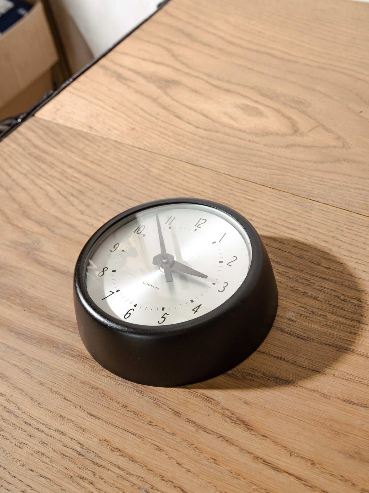 Kleine Magneta Secundaire slaafs Klok | Compacte Mid-Century Britse GPO Klok, Satijnzwart, quartz uurwerk
