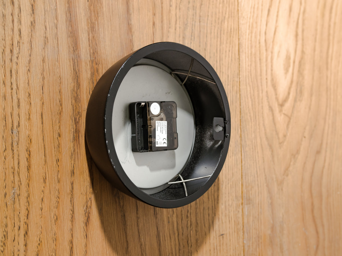 Kleine Magneta Secundaire slaafs Klok | Compacte Mid-Century Britse GPO Klok, Satijnzwart, quartz uurwerk