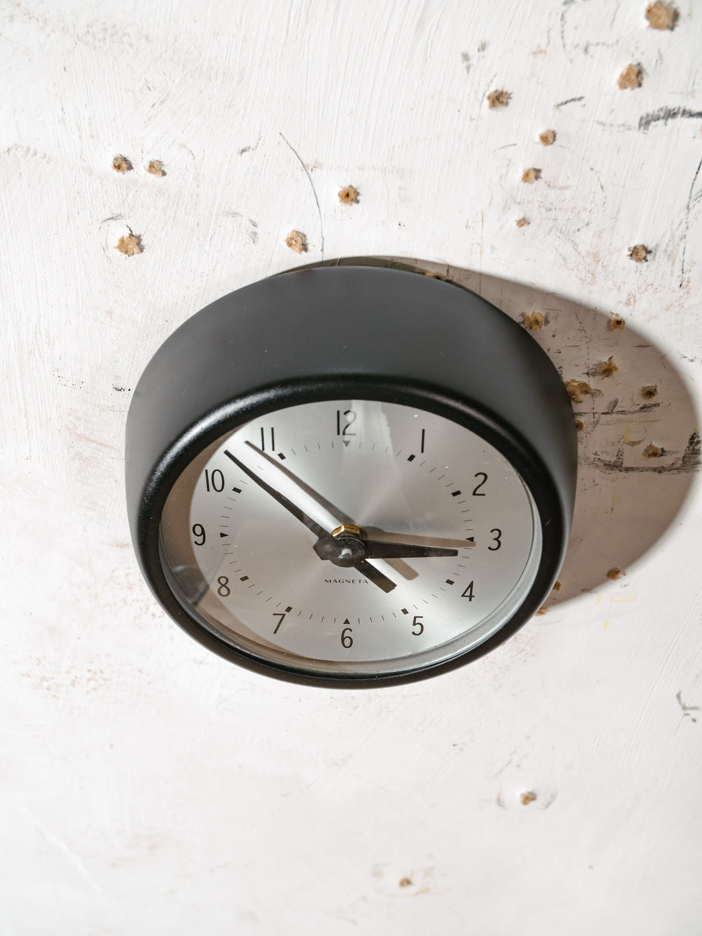Kleine Magneta Secundaire slaafs Klok | Compacte Mid-Century Britse GPO Klok, Satijnzwart, quartz uurwerk