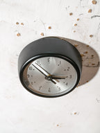 Kleine Magneta Secundaire slaafs Klok | Compacte Mid-Century Britse GPO Klok, Satijnzwart, quartz uurwerk