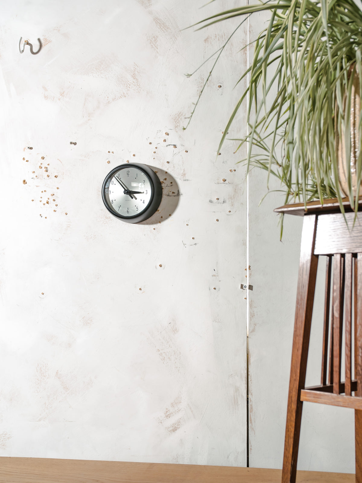 Kleine Magneta Secundaire slaafs Klok | Compacte Mid-Century Britse GPO Klok, Satijnzwart, quartz uurwerk