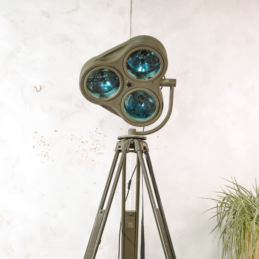 Heraeus Hanaulux London Surgical Lamp Floor Light | Upcycled 1990s Operating Room Lamp on Bundeswehr Tripod