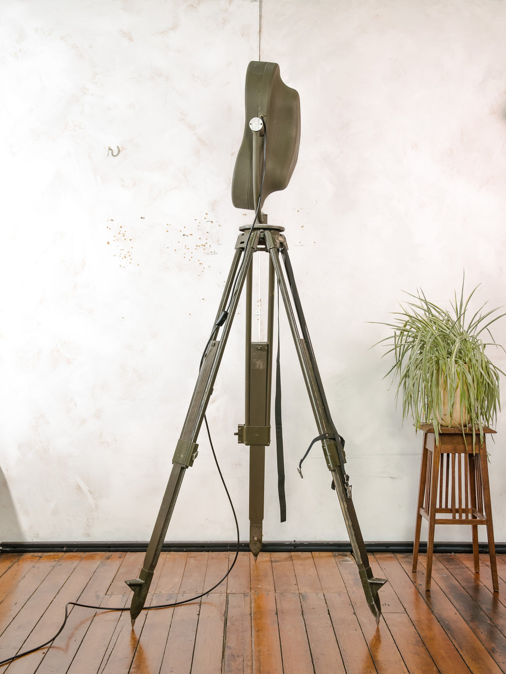 Heraeus Hanaulux London Surgical Lamp Floor Light | Upcycled 1990s Operating Room Lamp on Bundeswehr Tripod