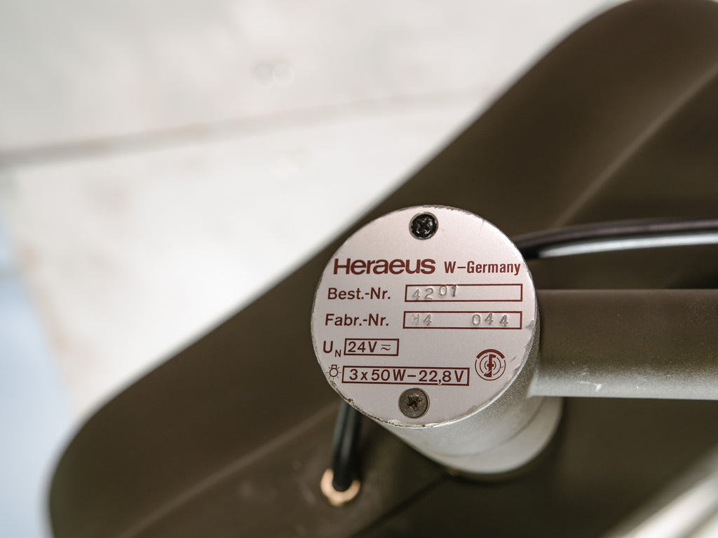 Heraeus Hanaulux London Surgical Lamp Floor Light | Upcycled 1990s Operating Room Lamp on Bundeswehr Tripod