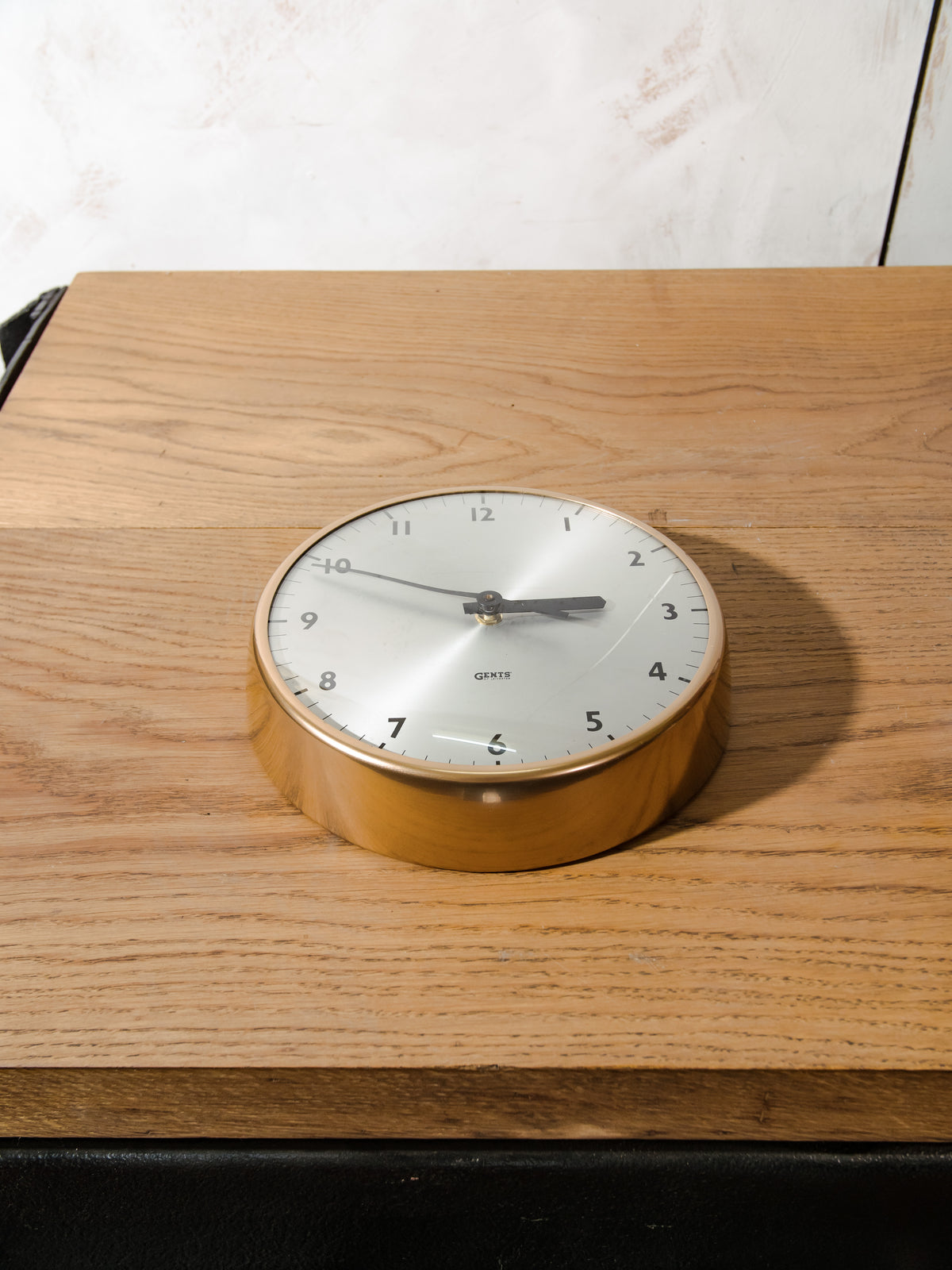 Gent of Leicester Secundaire Klok | Jaren 60 Gouden Fabrieksklok, quartz uurwerk