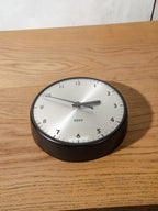 Gent of Leicester Secundaire Klok | Jaren 60 Zwarte Fabrieksklok, Quartz uurwerk omgebouwd