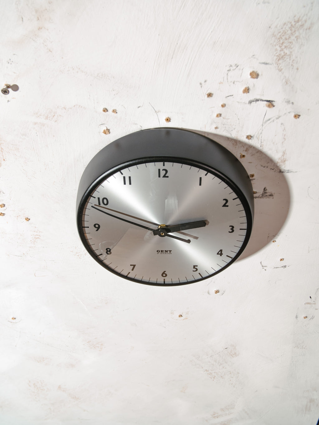 Gent of Leicester Secundaire Klok | Jaren 60 Zwarte Fabrieksklok, Quartz uurwerk omgebouwd