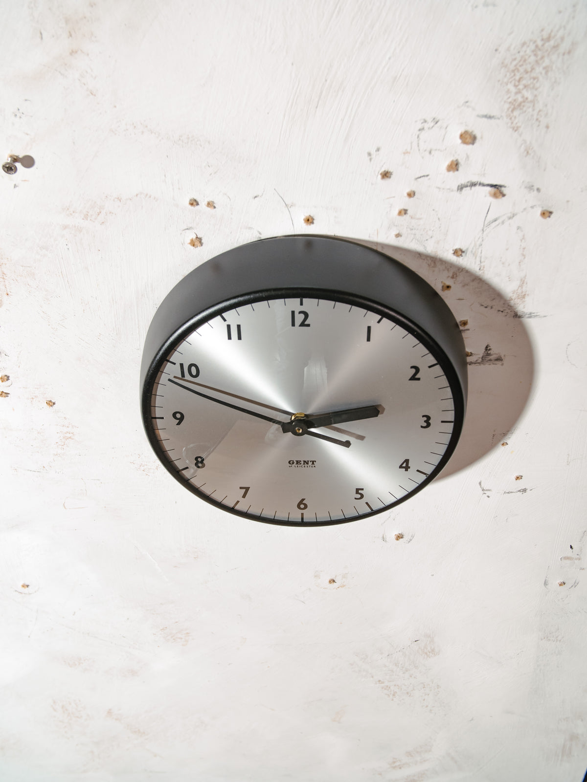 Gent of Leicester Secundaire Klok | Jaren 60 Zwarte Fabrieksklok, Quartz uurwerk omgebouwd