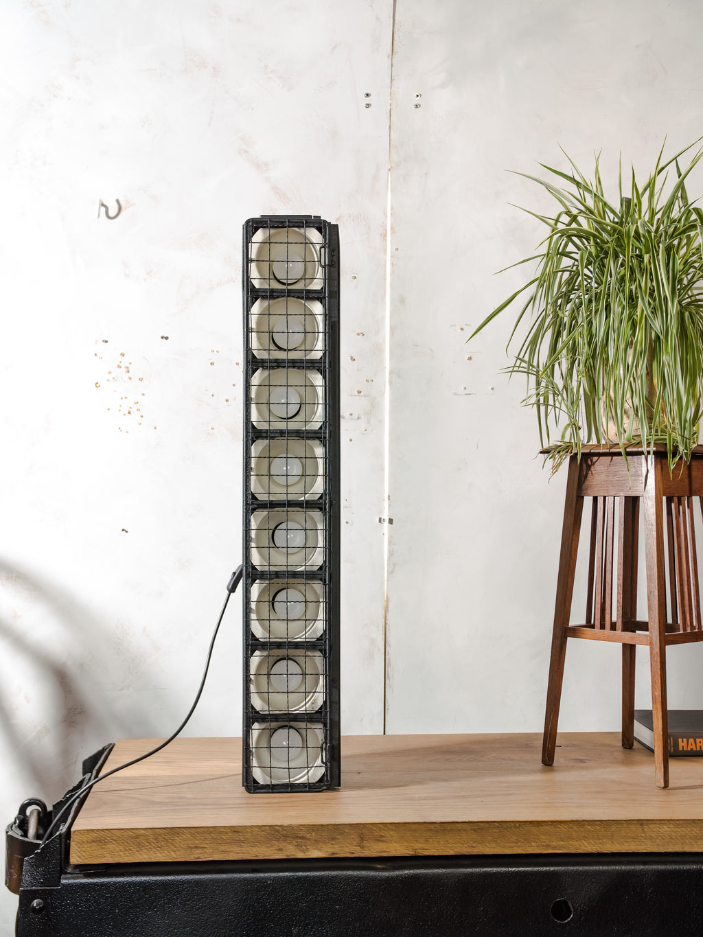 Vintage Siemens Theater Batten Lamp | 8 x E27 Podiumlichtbalk met Metalen Rooster, Zwarte Industriële Voetlicht Lamp, Hang, Zet Rechtop of Leg Plat