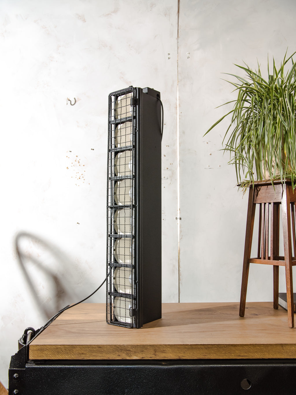 Vintage Siemens Theater Batten Lamp | 8 x E27 Podiumlichtbalk met Metalen Rooster, Zwarte Industriële Voetlicht Lamp, Hang, Zet Rechtop of Leg Plat