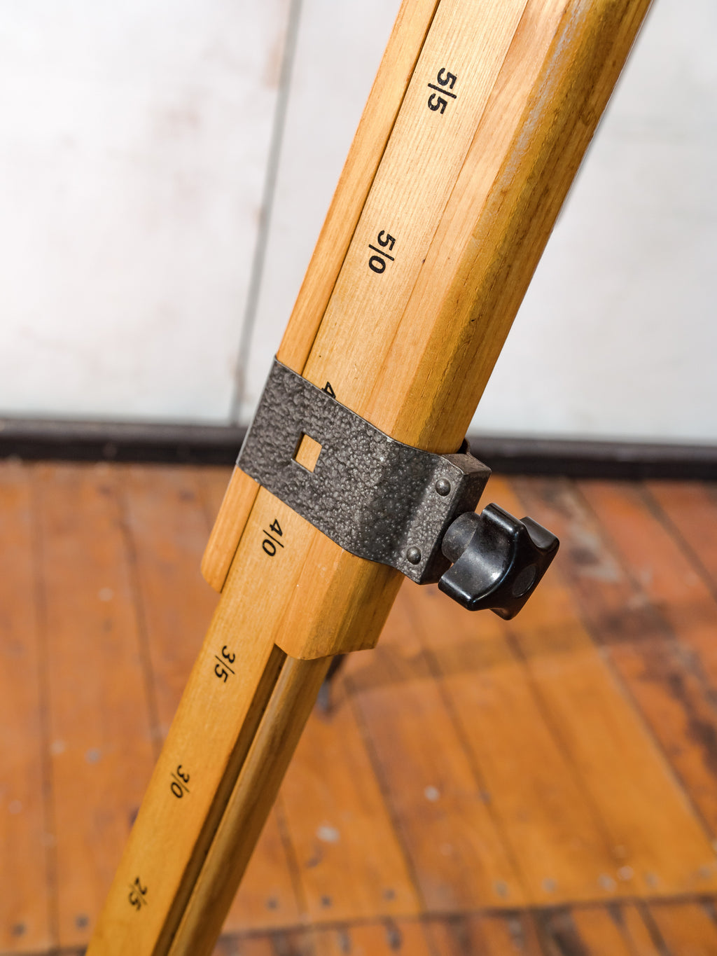 Vintage Grote Berlebach Mulda Houten Studiostatief | Compleet, Volledig Origineel Camerastatief met Pan-Tilt Kop en Tandheugel Middenkolom